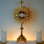 zdroj obr. : youtubový kanál St. Benedicts Burwood: Perpetual Adoration live from St Benedict's, Melbourne