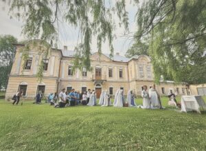Božia prítomnosť v tichu Drienovca: Slávnosť Corpus Christi u Mariánskych sestier