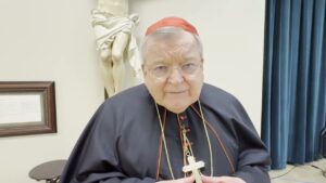 Povzbudenie kardinála Burkeho k BOJU za TRADIČNÚ OMŠU: Bojujte za ňu, dokonca aj za cenu utrpenia, aby toto obrovské dobro v Cirkvi zostalo čo najdostupnejšie